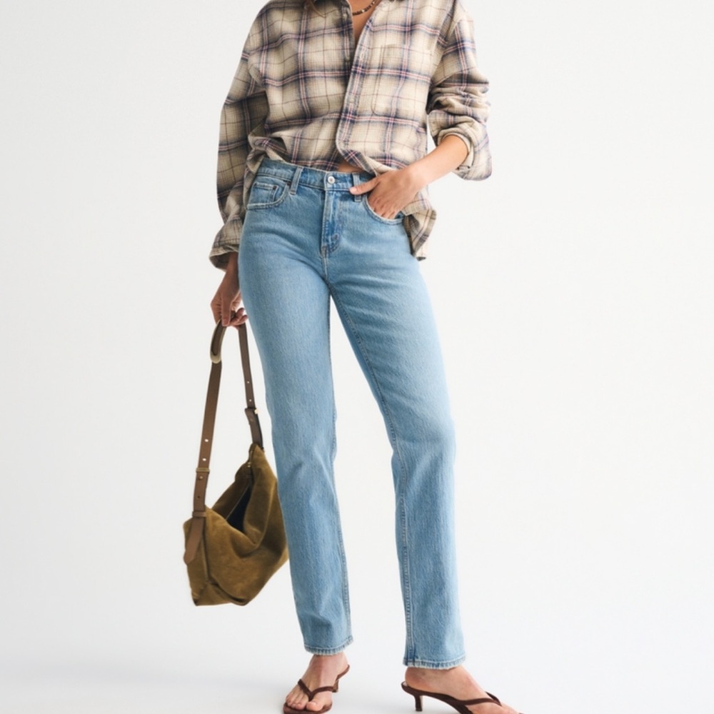 Abercrombie mid rise straight Jeans